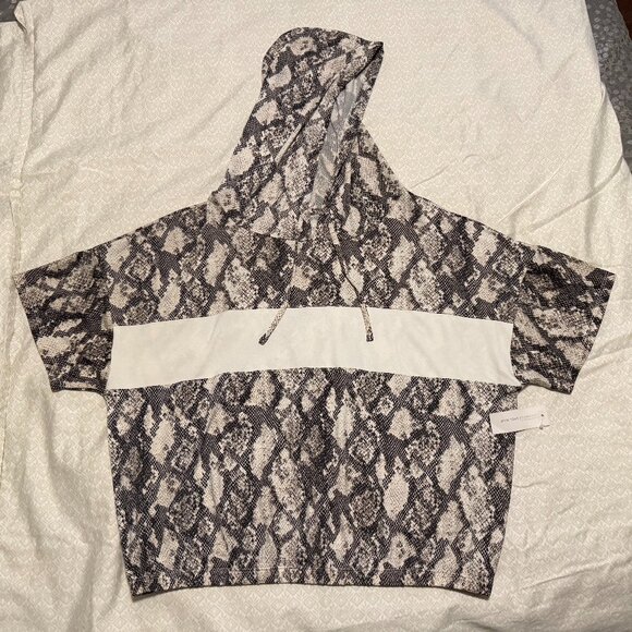 Soho New York & Company Street NWT Snakeskin Print Hoodie Shirt, size Large - Picture 1 of 6